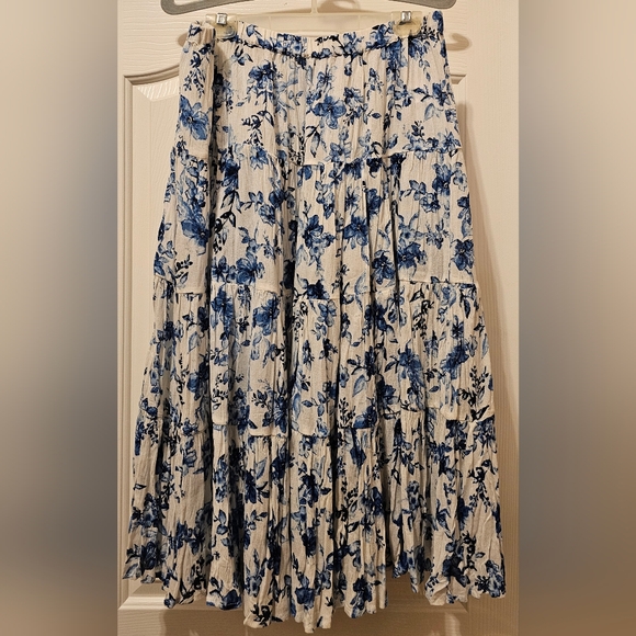 Gently Used Blew and off White Crinkle Skirt - Picture 1 of 3